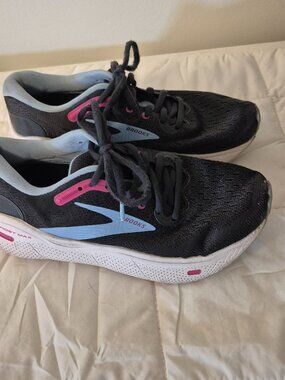 Brooks Ghost Max Women's Size 6.5 Med B Cushioning Running Shoes Blue Pink